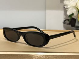 Zonnebrillen voor heren dames zomer ontwerpers 557 stijl anti-ultraviolet retro plaat full frame bril willekeurige doos