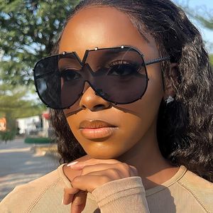 Lunettes de soleil pour femmes Designer Top Quality Vintage Eye Femmes Creux Lunettes de soleil Verres de soleil Pink Metal Frame Mirror Mirror Lens Hot Lens Polarising Sun Glass 14