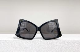 Zonnebril voor vrouwen mannen 4091 Zomer 1628stijl Anti-ultraviolet retroplaat Ovale frameloze bril willekeurige doos