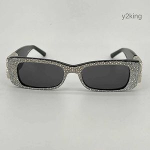 Lunettes de soleil pour femmes hommes métal b rétro 0096 designers diamant style lunettes anti-ultraviolets plein cadre avec boîte 0096s 5a TYZG PVTF