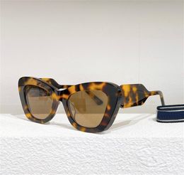 Gafas de sol para mujeres Men Style Summer Bobby B1U Antiulstraviolet Placa retro Señ y anteojos de cuadros aleatorios 75999790