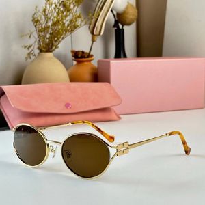 Gafas de sol para mujeres Mui Mui Gafas de sol Gafas de diseñador Sofisticación moderna adecuada para todo tipo de marcos ovales de metal Ligero Multi Color UV400