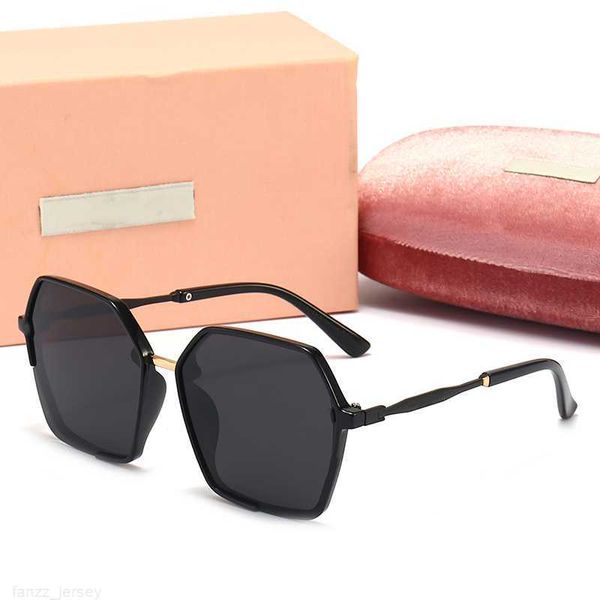 Lunettes de soleil pour femmes Style d'été Unisexe Sun Verres de soleil anti-ultraviolet rétro bouclier plaque de mode pleine monture de mode gratuits