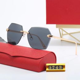 Zonnebril voor dames zonnebrillen mannen Designer bril licht en comfortabel eenvoudige Europese stijl funky zonnebrillen randloze vierkante buitbrillen multi -kleuren