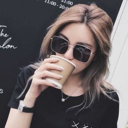 Sonnenbrille für Damen mit großem, schlank machendem Gesicht. Neue koreanische Version der trendigen Instagram-Quadrat-Internet-Sonnenbrille im gleichen Stil