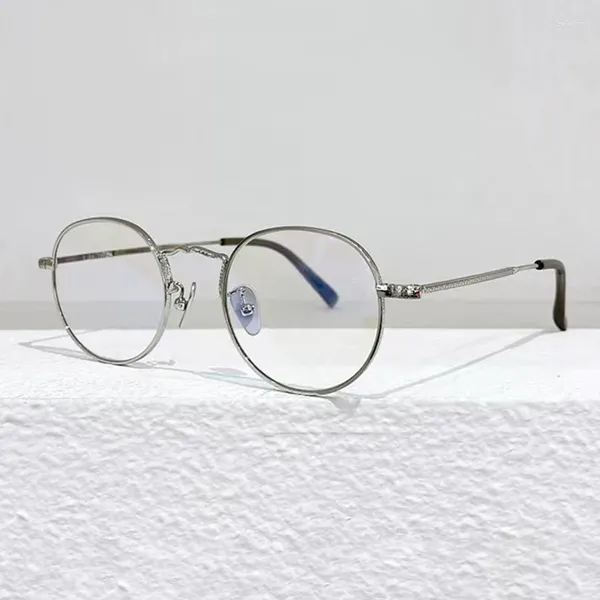 Lunettes de soleil Cadres 2024 Arrive TVR515 Rétro Bright Sliver Lunettes Cadre Type rond pour hommes et femmes Artisanat Ultra-léger Titane