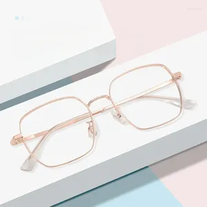 Lunettes de soleil Frames 52 mm Small Frame Lunets de haute qualité Titane pur et femmes à monture carrée légère personnalisée