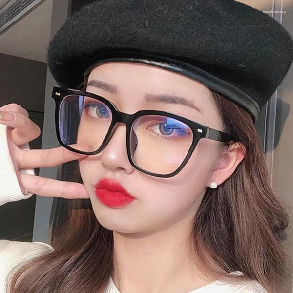 Lunettes de soleil Frames Fashion Lunes pour femmes vintage Femme de style coréen Eyeglasse de forme carrée Verre d'ordinateur