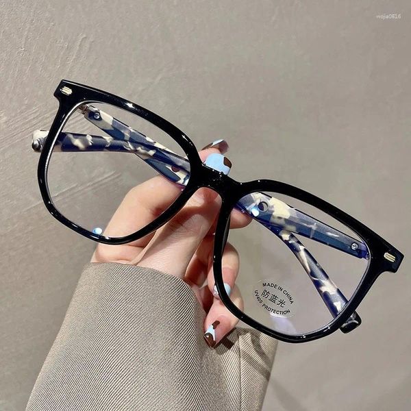 Lunettes de soleil Cadres HongKong Style Tendance Lunettes En Bois Couleur Jambe Forme Carrée Transparent Femmes Bleu Lumière Bloquant Verre D'ordinateur