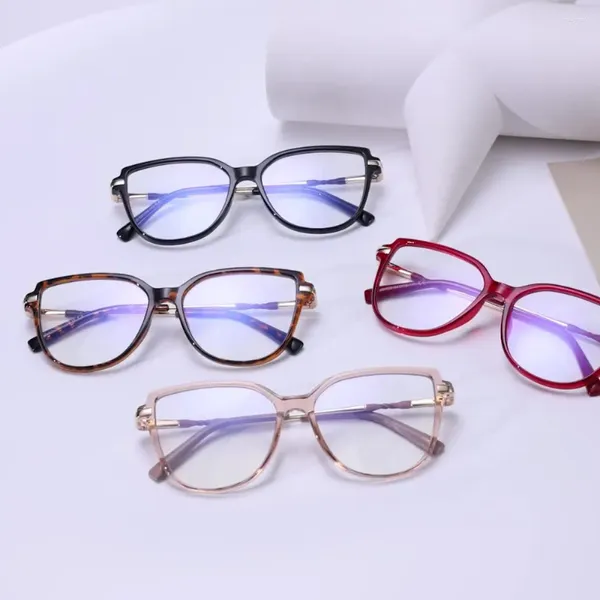 Lunettes de soleil Frames verres pour femmes TR Frame de chat en forme de chat en forme de printemps en métal anti-bleu lumière pas facile à briser la bonne ténacité