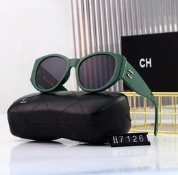 Lunettes de soleil Designer de luxe français verres pour hommes classiques Cat Cat Oeil Frame des lunettes de soleil pour femmes South River Serpentard