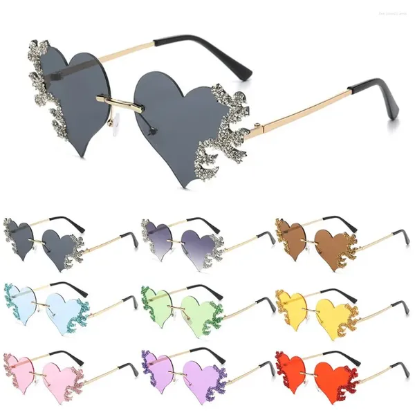 Gafas de sol Divertidas Sombras de playa de moda Accesorios de disfraces de Halloween Gafas de sol ostentosas Sin montura Corazón de llama en forma de corazón