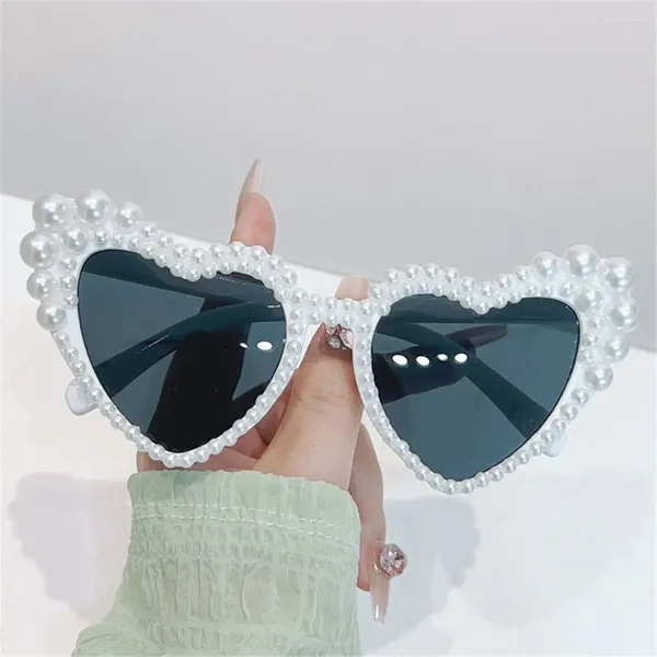 Lunettes de soleil en forme de cœur avec monture en perles, rétro UV400, œil de chat des années 90, Y2K, pour fête sur la plage, pour femmes et hommes