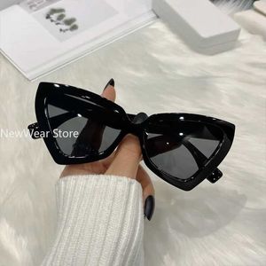 Lunettes de soleil Ins Cat Eye Lunette de soleil Tren Eyewear Luxury Brand Designer Popular Femmes Travelt Sun Shades Glasse J240423