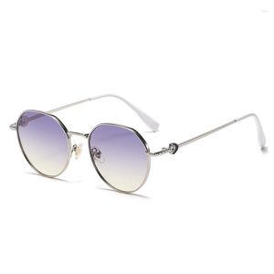 Zonnebril Leisure Ronde Metalen Mannen Retro Vintage Voor Vrouwen Mode Brillen Hart Decoratie Zonnebril