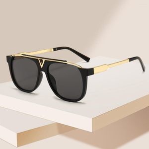 Lunettes de soleil lettre V grand cadre découpe femmes hommes luxe Design mode Vintage classique mâle dames conduite voyage rue lunettes