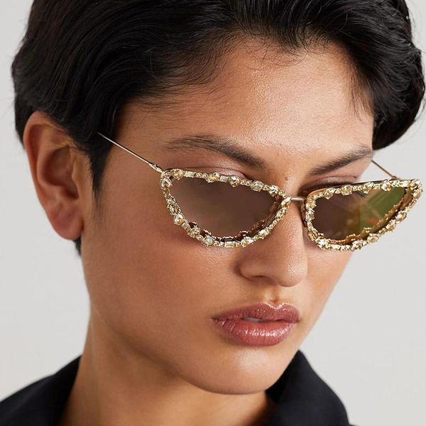 Lunettes de soleil luxe cristal femmes oeil de chat tendance hommes cadre en métal lunettes de soleil dégradé miroir nuances UV400