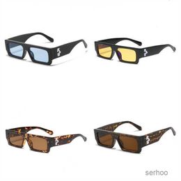 Lunettes de soleil de luxe Mode Offs Cadres blancs Style Square Hommes Sunglass Arrow x Black Frame Lunettes Tendance Lunettes de soleil Bright Euft