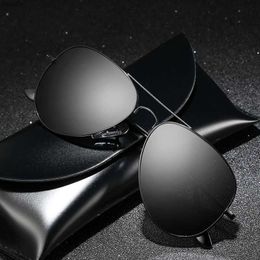 Lunettes de soleil Luxury Mens Polarise Sunglasses Prise des lunettes de soleil Mentières pour hommes Mentiers Retro Black Pilot Lunettes de soleil UV400L240403