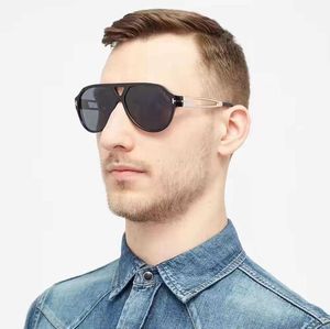 Zonnebrillen Men dames zomer kruis spiegel groot frame metalen been holle zonnebril UV bescherming retro plaat full frame glazen willekeurige frames