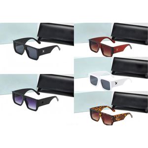 Gafas de sol Hombres Mujeres Diseñador de verano Gafas de sol Moda Clásico Señora Anteojos Tonos al aire libre Gafas de moda Negro Blanco Rojo Gafas de sol clásicas Mujer