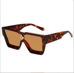 Gafas de sol Hombres y mujeres Square Luxury ROP Entrega OTBDS