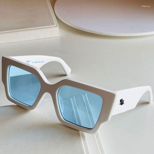 Gafas de sol para hombre o para mujer Diseñador OERI003 Tendencia de la moda Clásico Cuadrado Todo-fósforo Gafas de vacaciones Patillas anchas Negro Marco blanco Lente azul