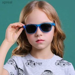 Zonnebrillen Nieuwe kinderen Gepolariseerde zonnebril met transparant kleurenframe voor jongens en meisjes Outdoor Travel Beach UV Beschermende bril UV400 WX