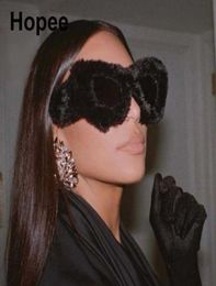 Zonnebrillen Nieuwe mode Cat Eye Furry zonnebril Hipster Kardashian Rock Style Operized Glasses Women Luxury Brand Large Black SHA9470495
