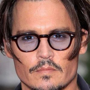 Lunettes de soleil New Fashion Johnny Depp Rivet Round Lunettes de soleil Transparent Colored Lens Party Color Color Rice Nail Sunglasses Mens OCULOS DE SOLL2404