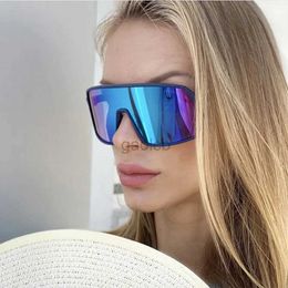 Gafas de sol NUEVOS Gafas de sol de cuerpo grande unido al marco grande Ciclismo al aire libre para mujeres Gastas solas Hombres de protección Gueribles UV400 Oculos de Sol 24412