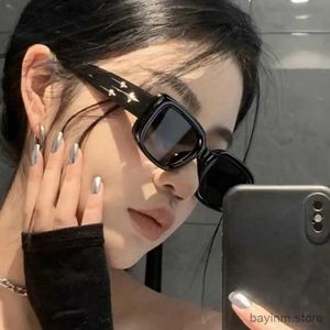 Lunettes de soleil Nouveau style rétro Small Square Sunglasses Femme Cat Eye Lunettes de soleil Fashion Colorful Mirror Goggles Men Punk Sports Sun Glasse