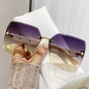 Zonnebrillen Nieuwe stijl voor dames met groot framegradiënt Frameloos Modieus effen gezicht met kleine trendbril