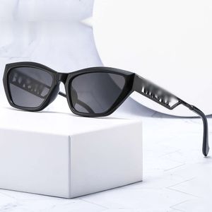 Sunglasses Nouvelles lunettes de soleil en métal Anti-lumière bleue à la mode pour hommes et femmes, lentilles plates carrées, lunettes optiques de mode de voyage
