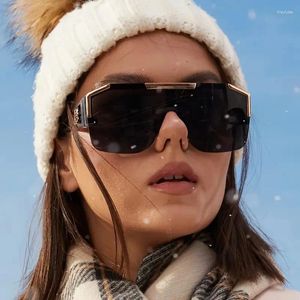 Lunettes de soleil une pièce mode tendance grand cadre lunettes de soleil femmes futuriste sentiment haut de gamme personnalisé creux jambe oculaire