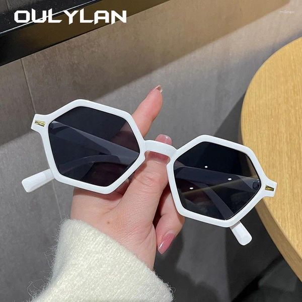 Lunettes de soleil Produits de tendance outoux Polygon Femmes 2024 Shades UV400 Retro Punk Rivets Decoration Sun Glasss for Men