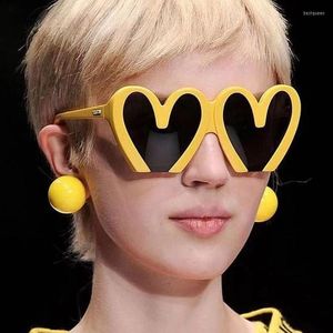 Zonnebril feest zonnebril love mannen vrouwen grappige hartvormige bril door uv400 strand tinten punk bril retro bril