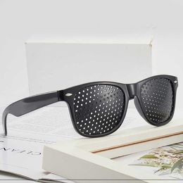 Gafas de sol Pin Hole Gafas Ojo Cuidado de la visión Usable Gafas correctivas Mejorador Estenopeico Estenopeico Aliviar la fatiga Protección del color de los ojos G221215