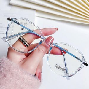 Zonnebrillen op recept bril in de buurt voorziende vrouwen