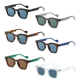 Zonnebrillen Punk Square Trendy Y2K UV400 Bescherming Vintage Eyewear Rivets zonnebril voor strand/reizen/streetwear