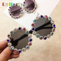 Lunettes de soleil Ralferty Round Crystal Femmes 2021 Luxury Dames Flower Himitone Sun Glasse