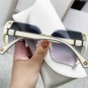 Lunettes de soleil Rectangle Designer Man Femmes Unisexe Designer Goggle Beach Sun Glasses Retro Frame Design UV400 avec boîte