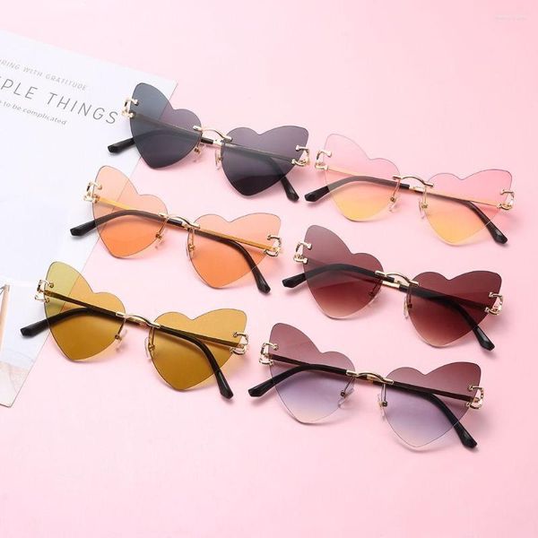 Lunettes de soleil rétro amour en forme de coeur pour femmes lunettes transparentes à la mode sans monture Protection UV400