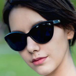 Lunettes de soleil rétro de luxe œil de chat pour femmes, visage rond tendance, cuir personnalisé incrusté, polarisées, résistantes aux UV