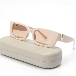 Lunettes de soleil Retro Small Frame Cat Eye for Women 2024 Luxury v Sun Grasses Men Fashion Jelly With Metal Hinges