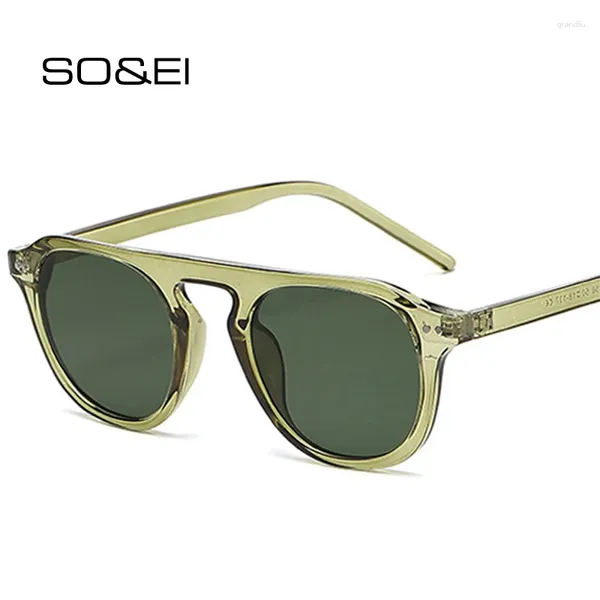 Gafas de sol Retro Cuadrado Remaches Hombres Moda Verde Oscuro Sombras UV400 Tendencias Mujeres Gafas de sol