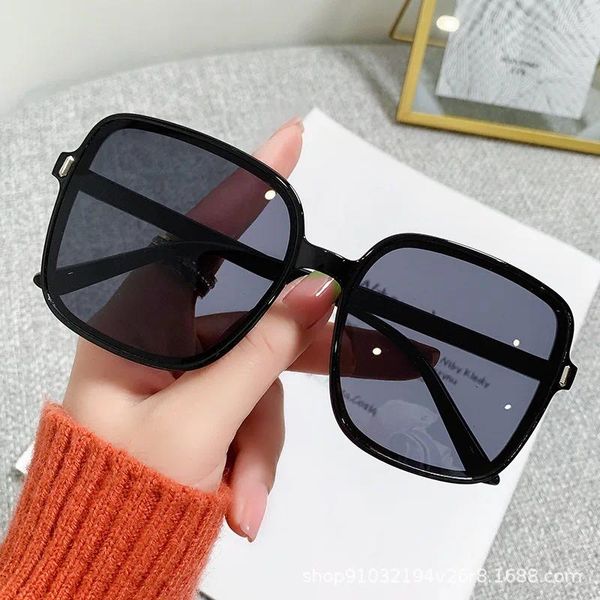 Lunettes de soleil Rice Nail Square Gradient Color 2023 pour femmes Tendance Anti-UV Retro Sun Glasses