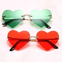 Lunettes de soleil sans monture coeur Vintage lunettes de soleil en métal pour femmes à la mode en forme de coeur mode Hippie Cosplay Costume