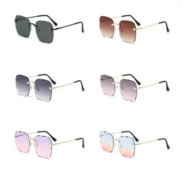 Gafas de sol Cuadradas sin montura Marco grande Color degradado Moda Calle Pografía Gafas para mujeres Uv400 al por mayor