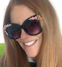 Lunettes de soleil Rose Fancy Decorative Eyewear Fashion Retro Design Flower Fleurs Vintage Metal Pink Flores Cat Eye Fiori Sun Glasshes5954878